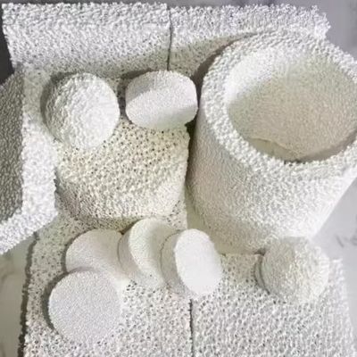 Disegni personalizzati Piastra di filtraggio ceramica di schiuma di allumina Fusione di blocchi di filtraggio di schiuma ceramica